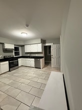 17 Reynolds St, Unit 2 in New Bedford, MA - Building Photo - Building Photo