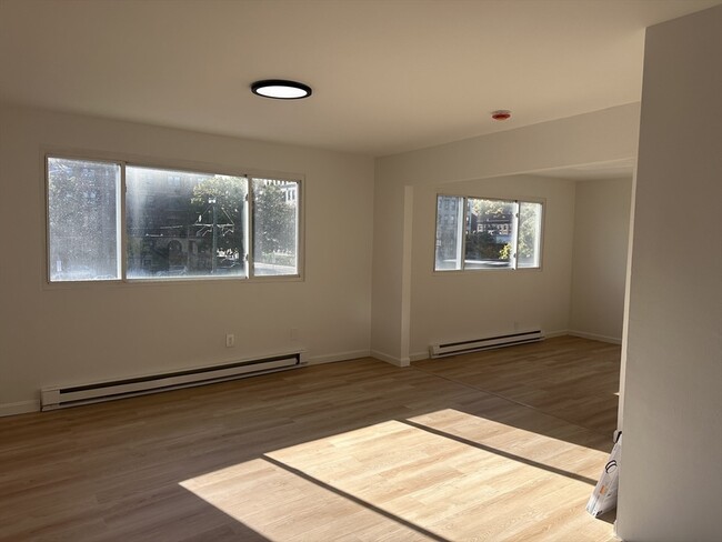 1247 Commonwealth Ave, Unit 1 in Boston, MA - Building Photo - Building Photo