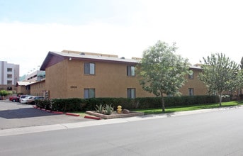 Desert Willow Apartments in Tempe, AZ - Building Photo - Building Photo
