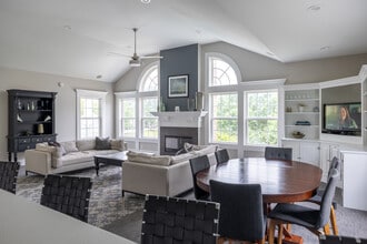 LINDEN SQUARE in Indianapolis, IN - Building Photo - Interior Photo