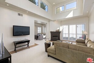 132 S Maple Dr in Beverly Hills, CA - Building Photo