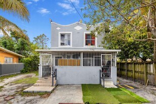 1236 NW 28th St in Miami, FL - Building Photo