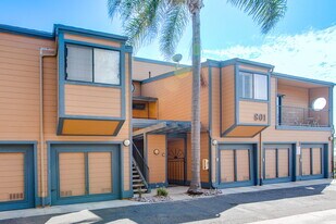 801 Kalpati Cir in Carlsbad, CA - Building Photo