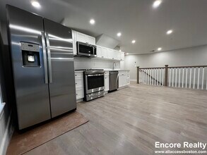 13 Greylock Rd, Unit 4 in Boston, MA - Building Photo - Building Photo