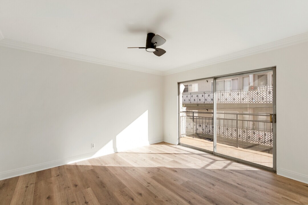 7540 Hampton Ave in West Hollywood, CA - Building Photo