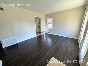 8293 Prospect Ave in Warren, MI - Building Photo - Building Photo