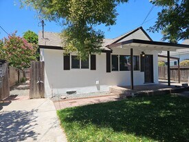 2111 Franklin St in Escalon, CA - Building Photo