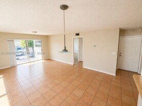 11251 SW 13th St in Pembroke Pines, FL - Building Photo