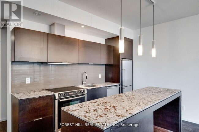 8 Charlotte St in Toronto, ON - Building Photo - Building Photo