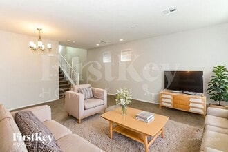 6467 Kellyville Dr in Las Vegas, NV - Foto de edificio - Building Photo