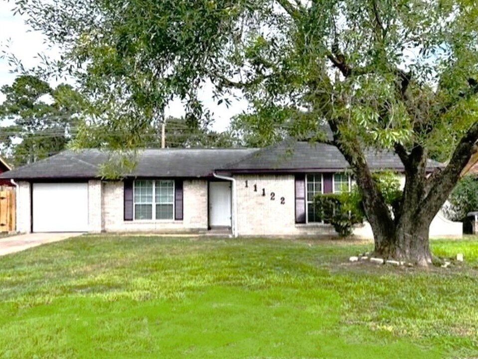11122 Dalebrook Dr in Houston, TX - Building Photo