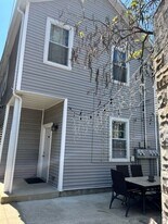 2310 W Grand Ave in Chicago, IL - Building Photo