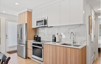 2216 40th Pl NW in Washington, DC - Building Photo - Building Photo