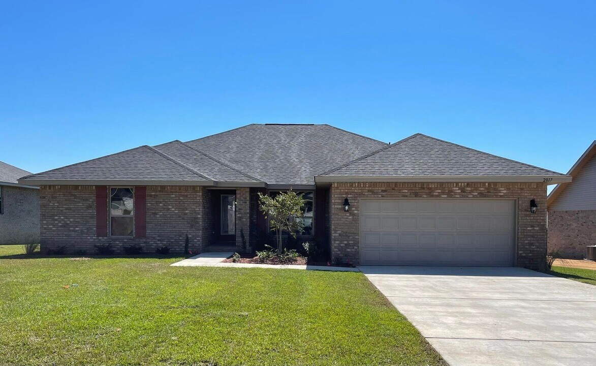 5810 Crestlake Dr in Crestview, FL - Building Photo