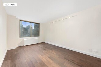 145 E 48th St in New York, NY - Foto de edificio - Building Photo