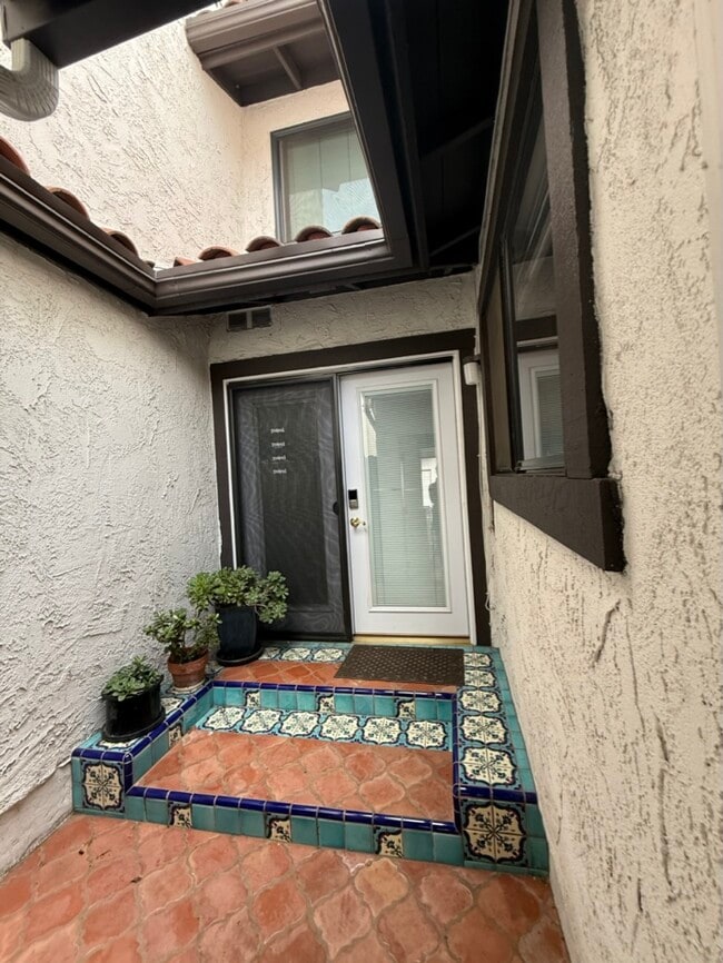 19 Mission Plaza Dr in Ventura, CA - Building Photo - Building Photo