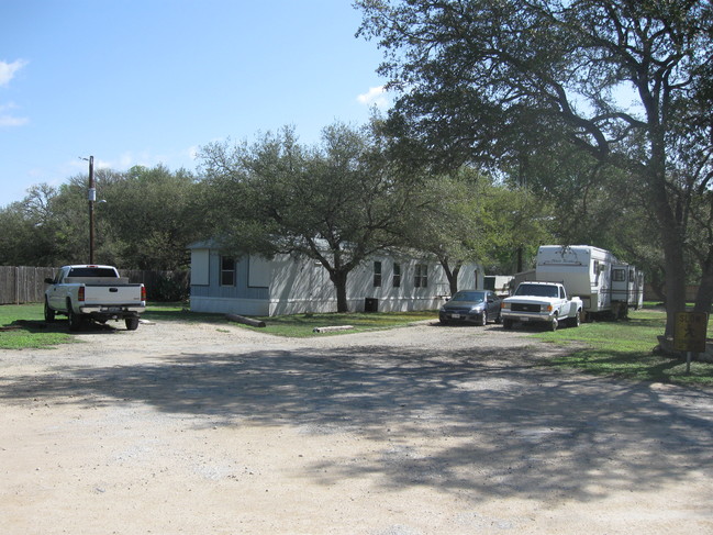 Majestic Oaks Manor in Spring Branch, TX - Building Photo - Building Photo