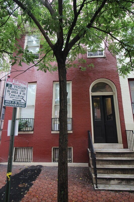 10 E Read St in Baltimore, MD - Building Photo - Building Photo