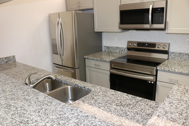 2516 SE Anchorage Cove in Port St. Lucie, FL - Building Photo - Building Photo
