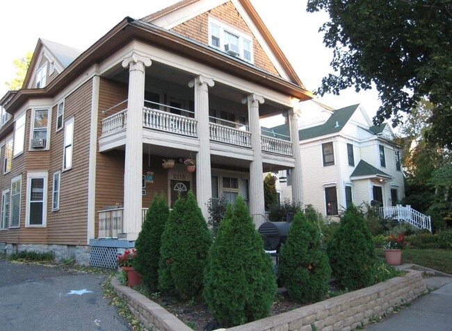 2115 3rd Ave