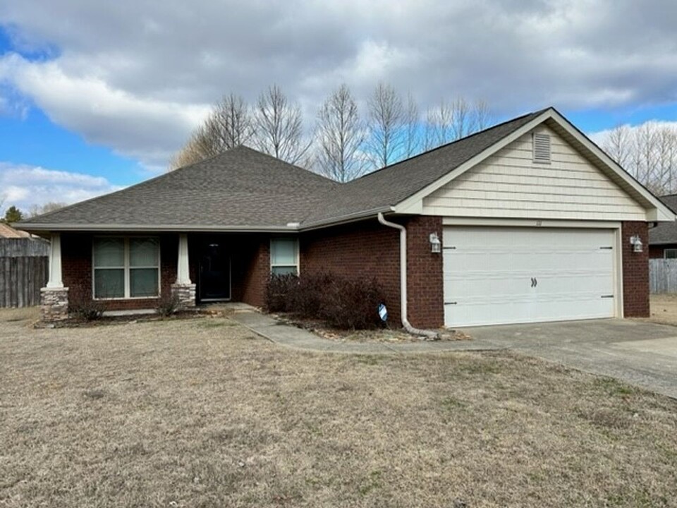 111 Maggie Bell Ln in Huntsville, AL - Building Photo