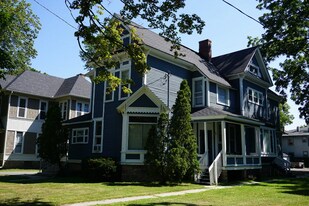 312 Woodward Ave, Unit 4 in Kalamazoo, MI - Building Photo