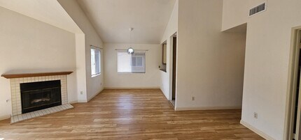 11305 Avenida de los Lobos, Unit D in San Diego, CA - Building Photo - Building Photo