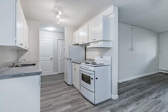 Matheson Place in Saskatoon, SK - Building Photo - Building Photo