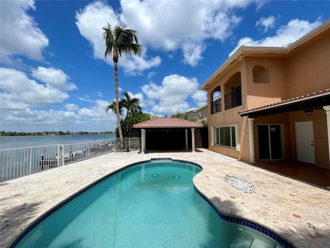 12716 SW 136th Terrace in Miami, FL - Building Photo - Building Photo