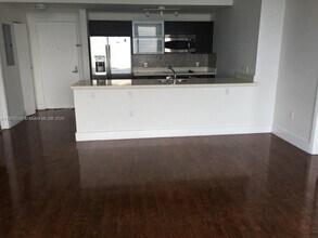 90 SW 3rd St, Unit 3608 in Miami, FL - Building Photo - Building Photo