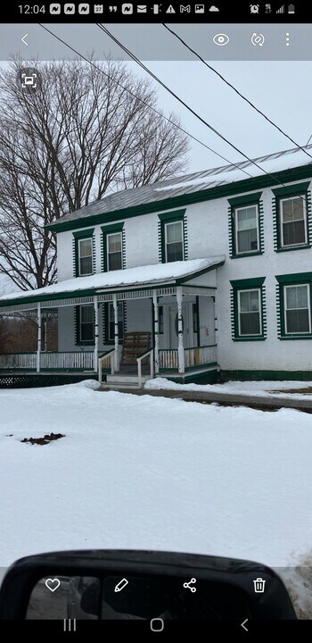 215 St Albans Rd, Unit Beautiful Farm House Apt. in Swanton, VT - Building Photo