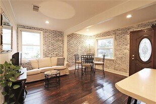 75 Oaklawn Dr in Metairie, LA - Building Photo