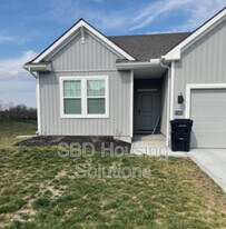 27402 E Oak View Dr in Lee's Summit, MO - Building Photo