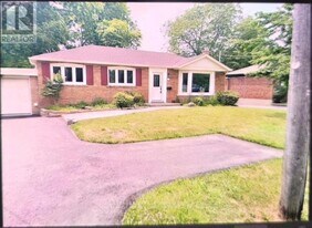 312 Cochrane St in Whitby, ON - Building Photo