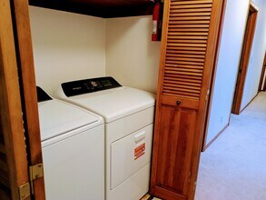 85 Woodside Dr in San Anselmo, CA - Foto de edificio - Building Photo