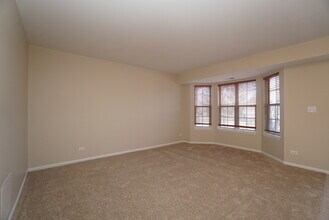 86 Bradford Ln in Mundelein, IL - Foto de edificio - Building Photo