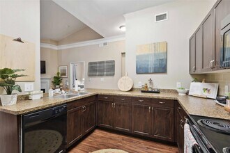 6607 Brodie Ln in Austin, TX - Building Photo - Building Photo