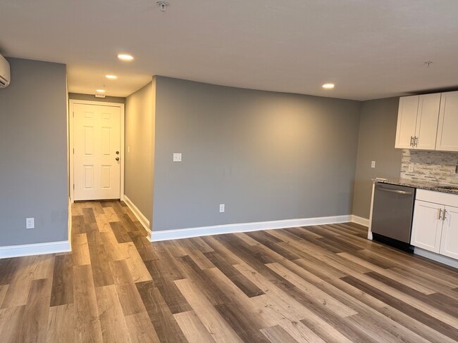 396 Main St, Unit 2 in Hyannis, MA - Building Photo - Building Photo