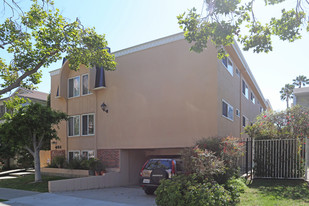 451 S Maple Dr Apartments