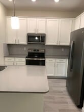 9890 Red Eagle Dr in Orlando, FL - Building Photo - Building Photo