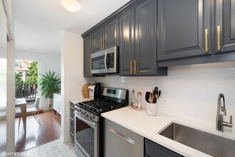 2757 N Wayne Ave in Chicago, IL - Building Photo - Building Photo