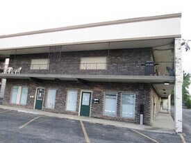 7925 W 103rd St in Palos Hills, IL - Building Photo