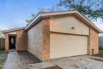 1909 Chelsea Ct in Rosenberg, TX - Foto de edificio - Building Photo