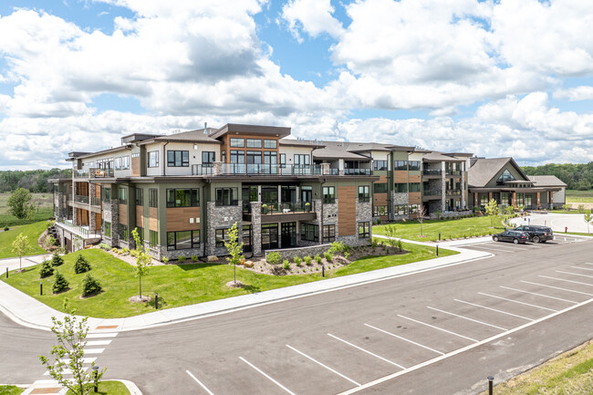 Hill Farm Condominiums in North Oaks, MN - Foto de edificio - Building Photo