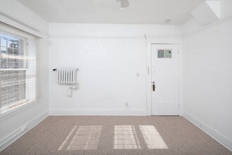 Windsor Apartments in San Diego, CA - Building Photo - Interior Photo