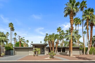 1994 Yucca Pl in Palm Springs, CA - Building Photo - Building Photo
