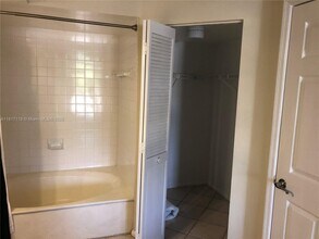 1280 S Alhambra Cir, Unit 2201 in Coral Gables, FL - Building Photo - Building Photo
