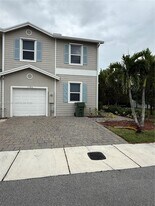 1743 SE 9th Terrace in Florida City, FL - Building Photo