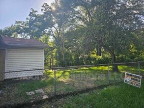 1811 Nowlin St in Longview, TX - Building Photo - Building Photo