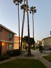 10007 Sepulveda Blvd, Unit D in Mission Hills, CA - Foto de edificio - Building Photo